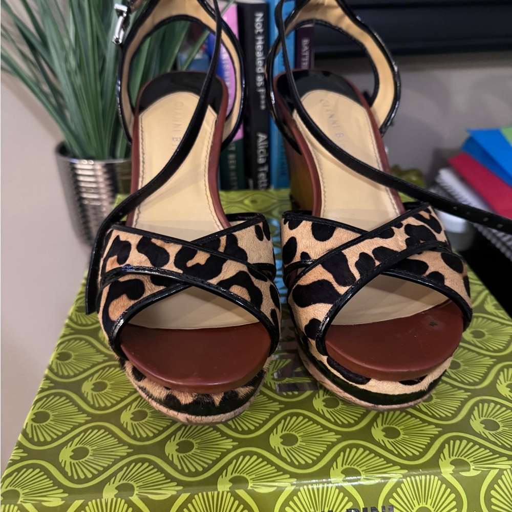 Gianni Bini Black and Tan Platform Shoes - Picture 11 of 11